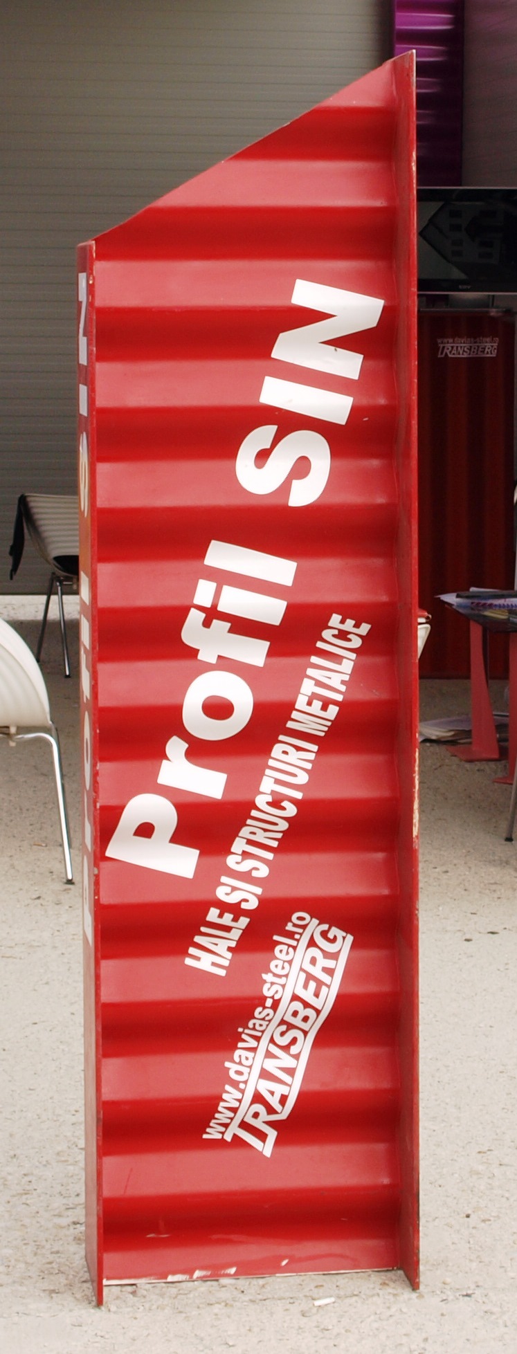 Profile din table sudate cu inima ondulata.